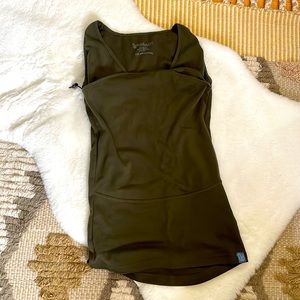 Lalabu baby-wearing shirt